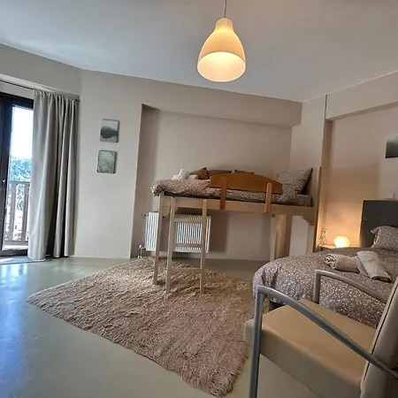 Feriehus The Black Chestnut Agios Nikolaos (Central Greece)